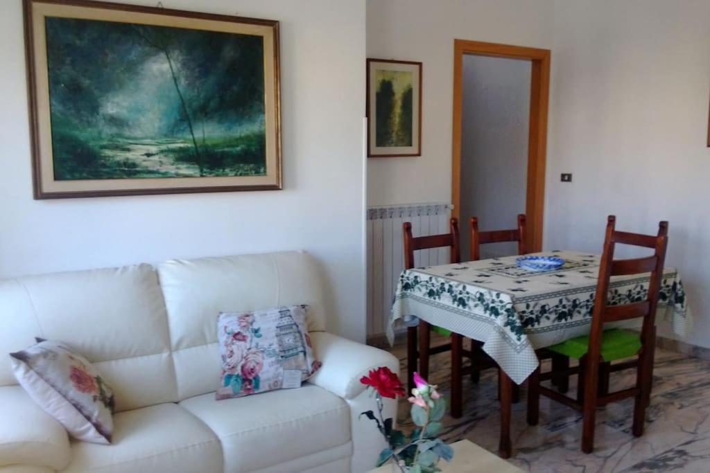 شقة Girasole A Due Passi Dal Mare مينتورنو المظهر الخارجي الصورة